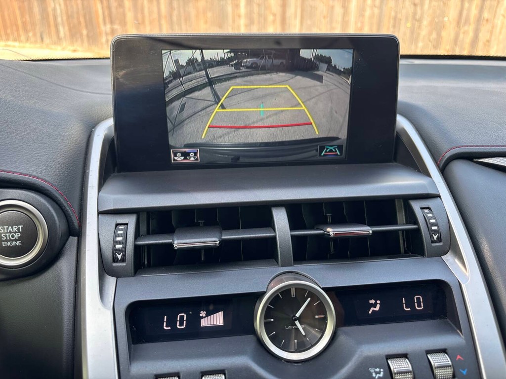 Lexus NX Vehicle Full-screen Gallery Image 21