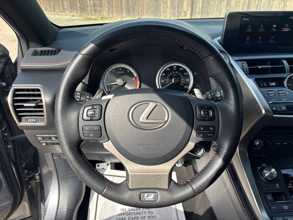 Lexus NX Vehicle Full-screen Gallery Image 24
