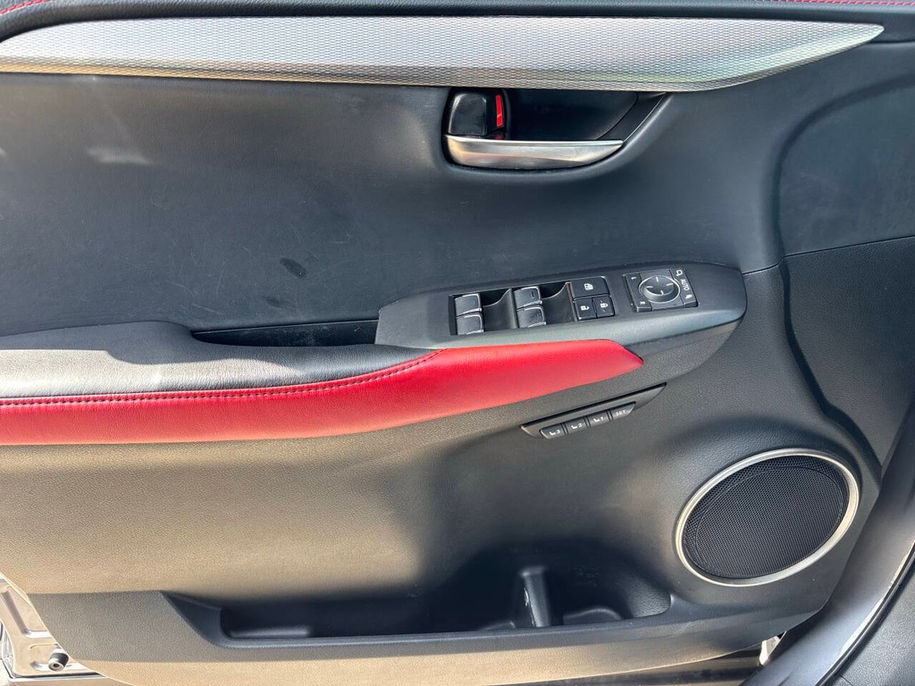 Lexus NX Vehicle Full-screen Gallery Image 27