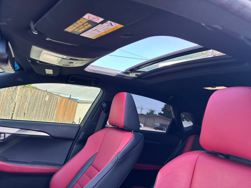 Lexus NX Vehicle Full-screen Gallery Image 29