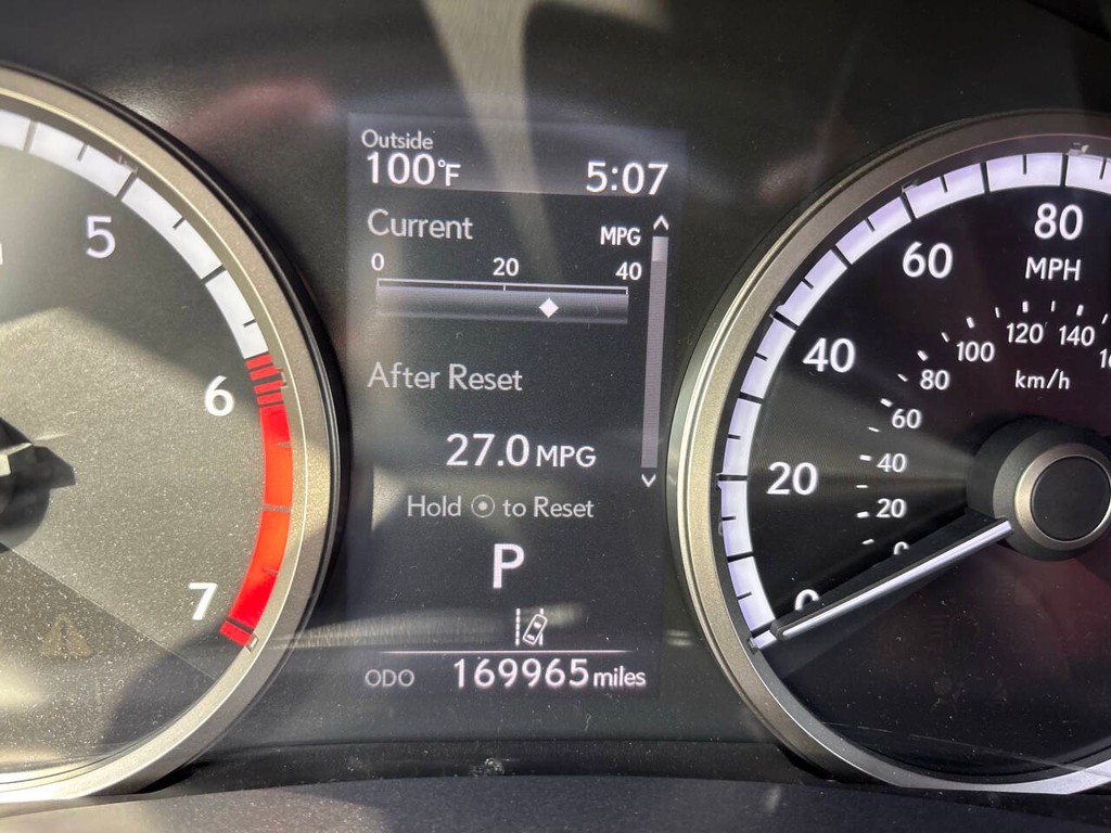 Lexus NX Vehicle Full-screen Gallery Image 31
