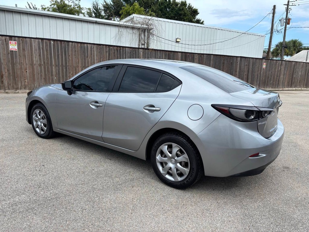 Mazda Mazda3 Sedan Vehicle Full-screen Gallery Image 05