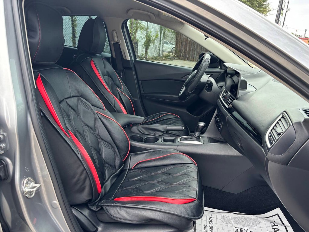 Mazda Mazda3 Sedan Vehicle Full-screen Gallery Image 12