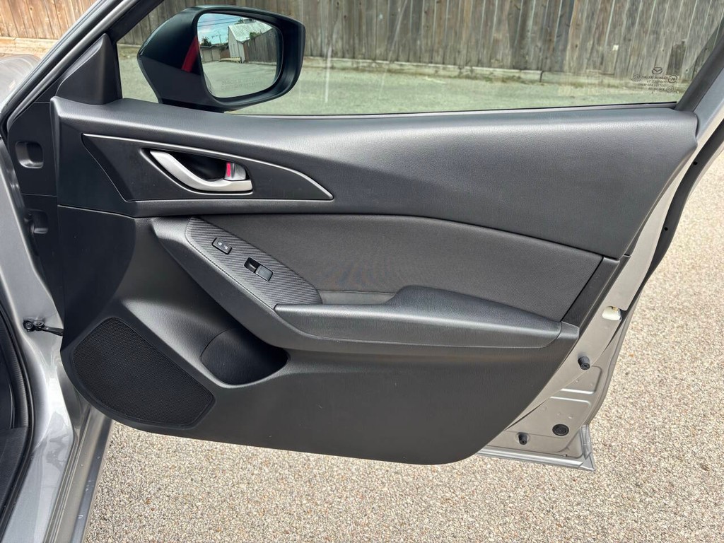 Mazda Mazda3 Sedan Vehicle Full-screen Gallery Image 13