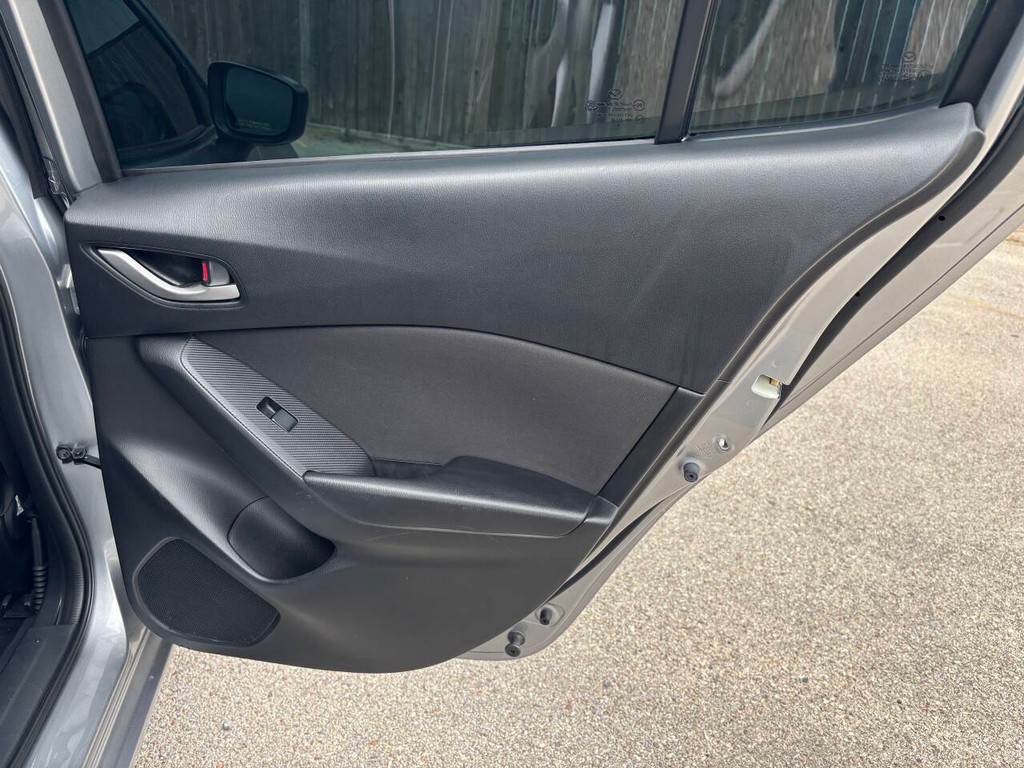 Mazda Mazda3 Sedan Vehicle Full-screen Gallery Image 17