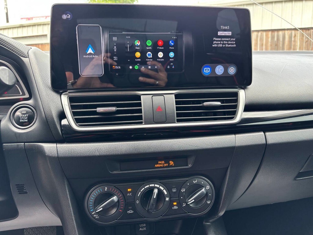 Mazda Mazda3 Sedan Vehicle Full-screen Gallery Image 20