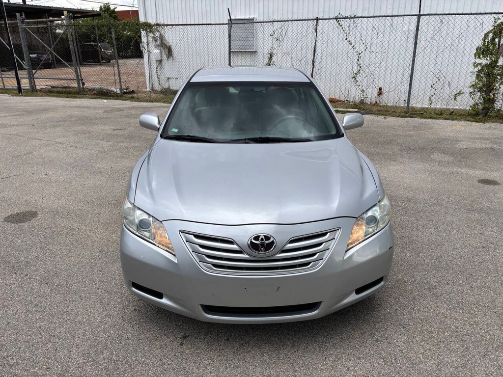 Toyota Camry Vehicle Full-screen Gallery Image 03