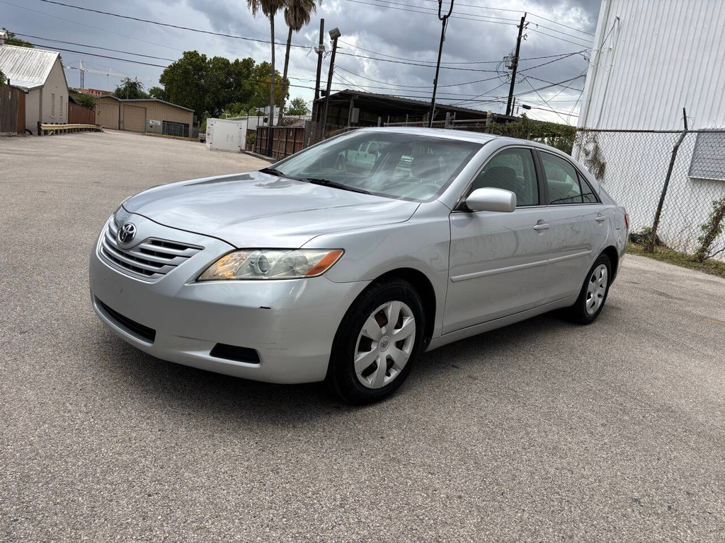 Toyota Camry Vehicle Full-screen Gallery Image 04