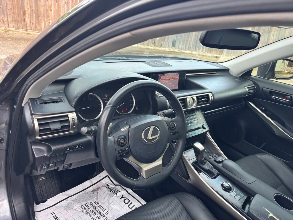 Lexus IS 250 Vehicle Full-screen Gallery Image 08