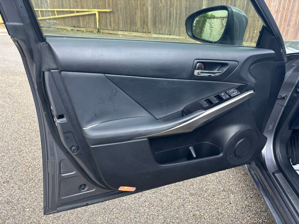 Lexus IS 250 Vehicle Full-screen Gallery Image 10