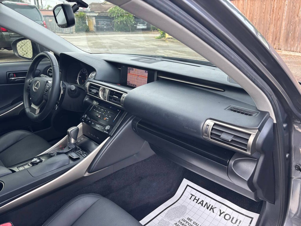 Lexus IS 250 Vehicle Full-screen Gallery Image 11