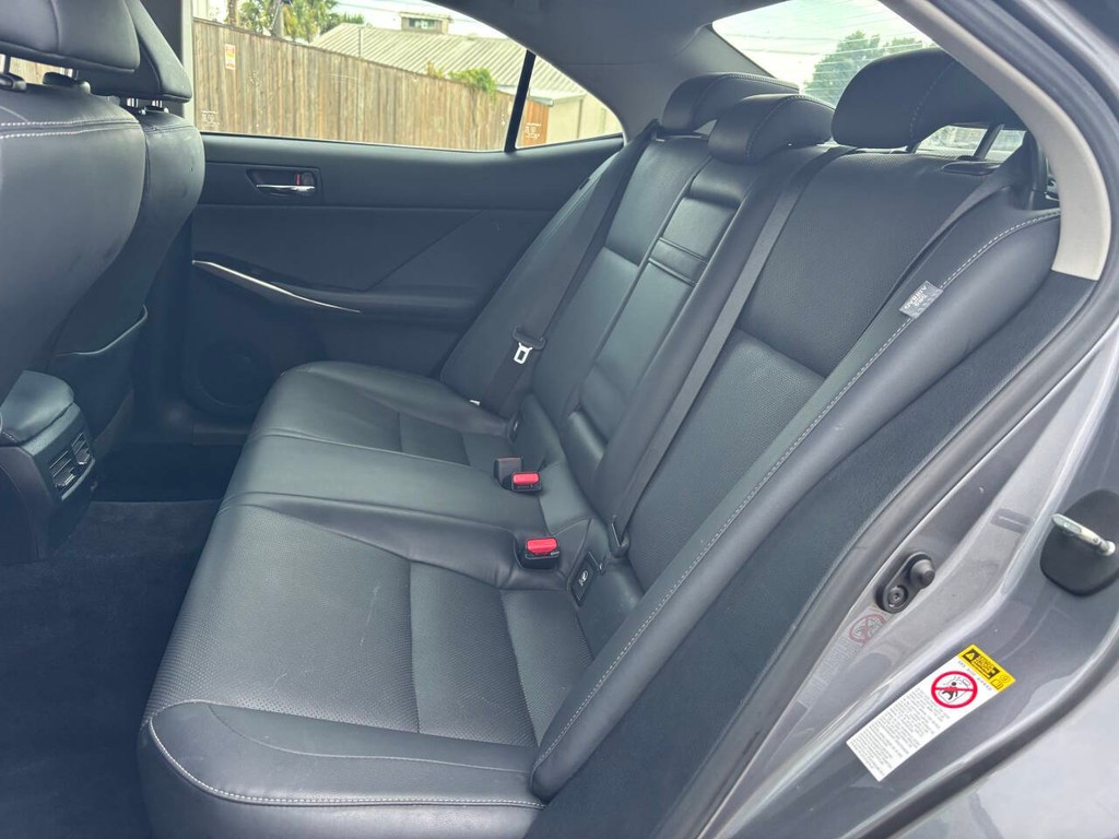 Lexus IS 250 Vehicle Full-screen Gallery Image 13
