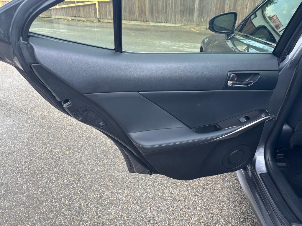 Lexus IS 250 Vehicle Full-screen Gallery Image 14