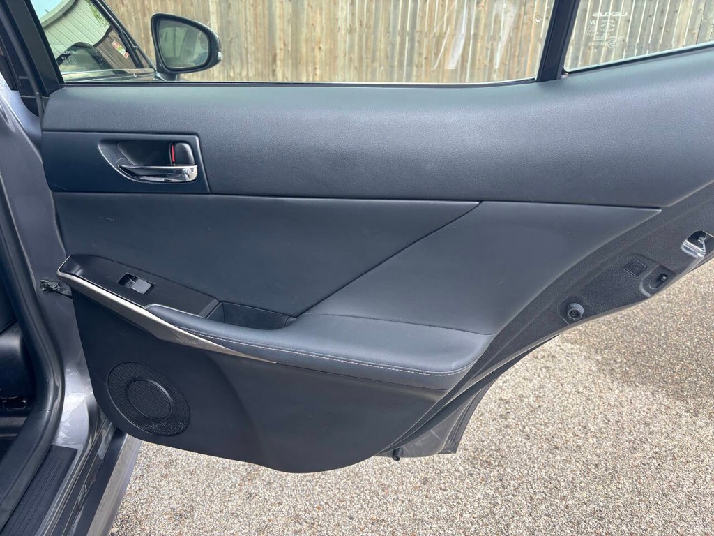 Lexus IS 250 Vehicle Full-screen Gallery Image 16