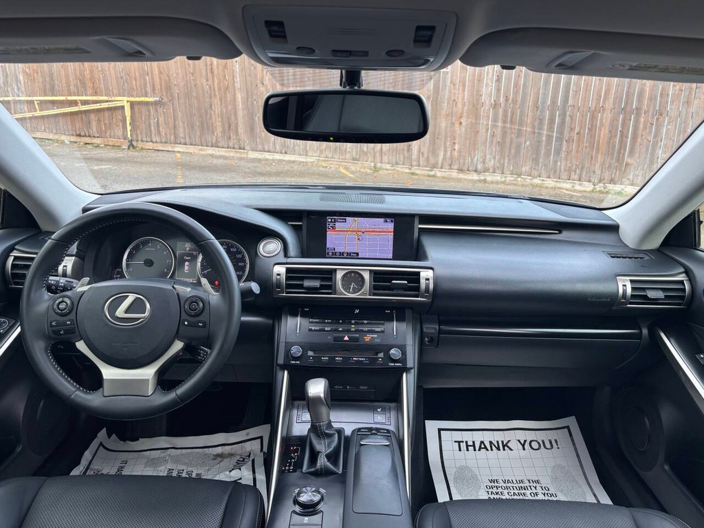 Lexus IS 250 Vehicle Full-screen Gallery Image 18