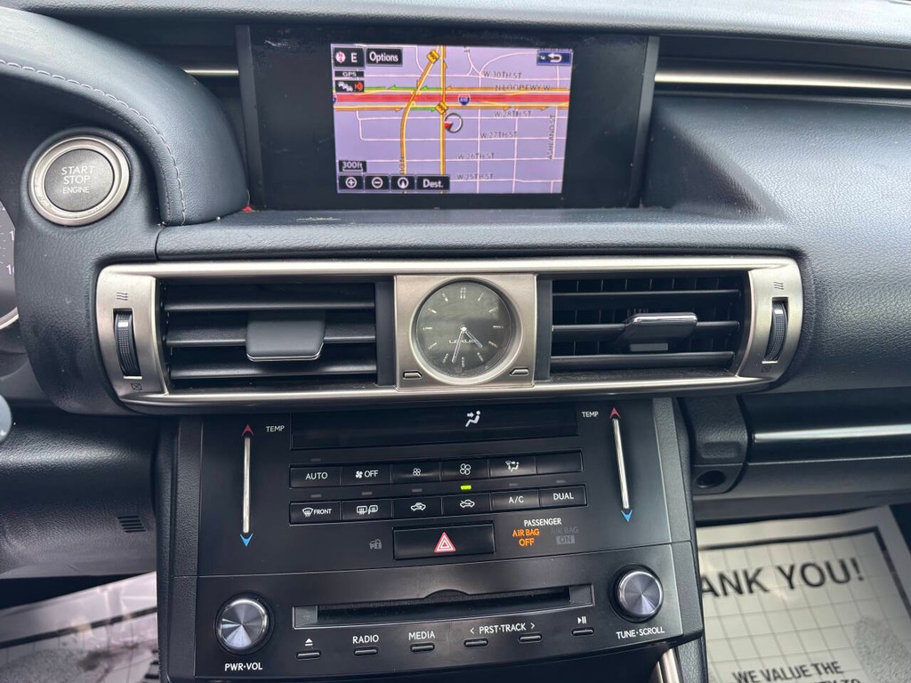 Lexus IS 250 Vehicle Full-screen Gallery Image 19