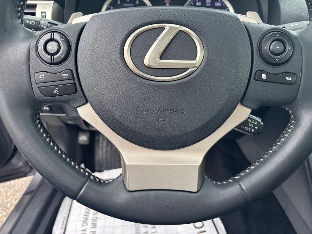 Lexus IS 250 Vehicle Full-screen Gallery Image 23