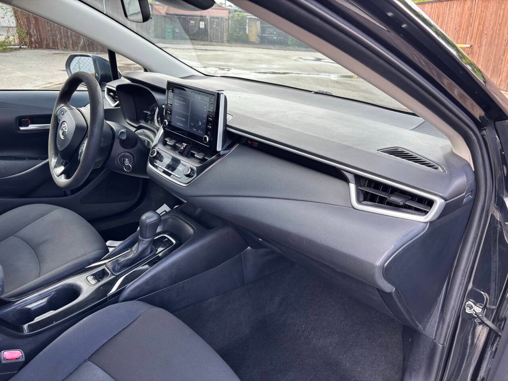 Toyota Corolla Vehicle Full-screen Gallery Image 11