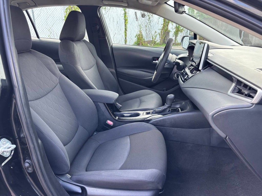 Toyota Corolla Vehicle Full-screen Gallery Image 12