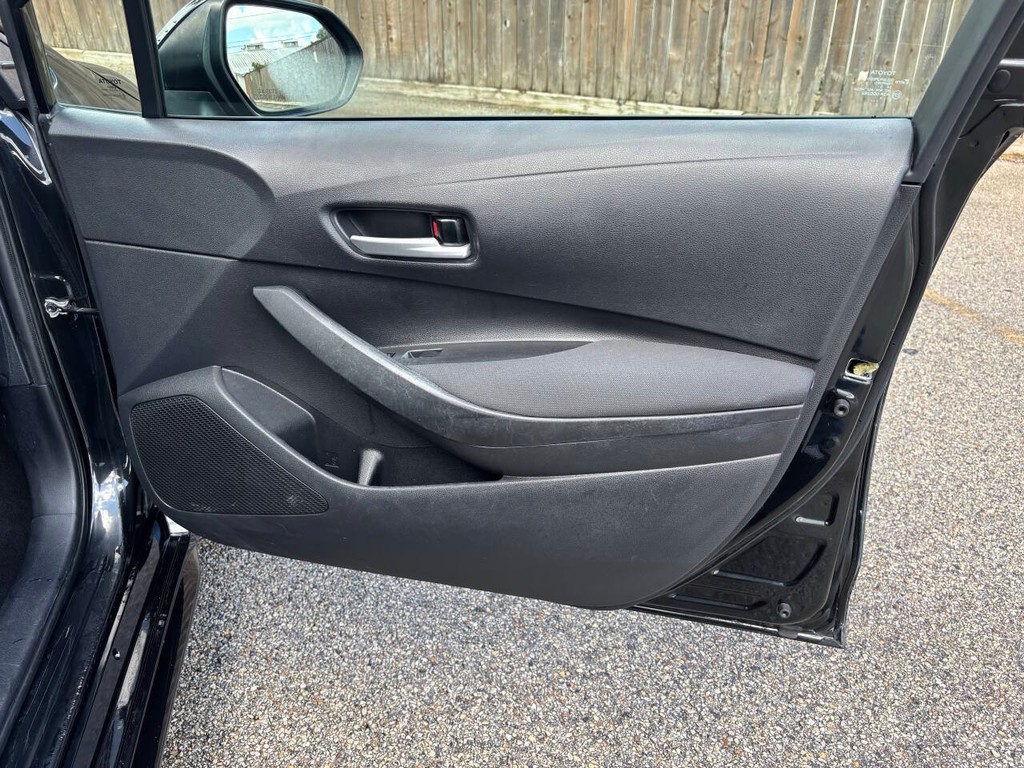 Toyota Corolla Vehicle Full-screen Gallery Image 13