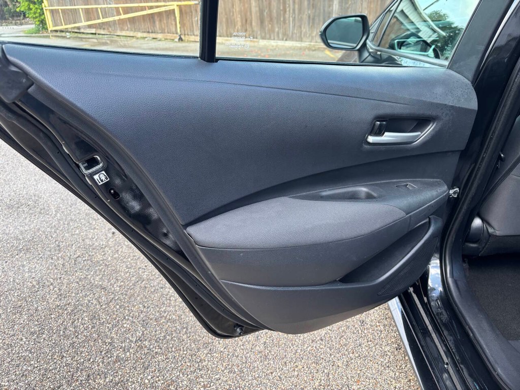 Toyota Corolla Vehicle Full-screen Gallery Image 15