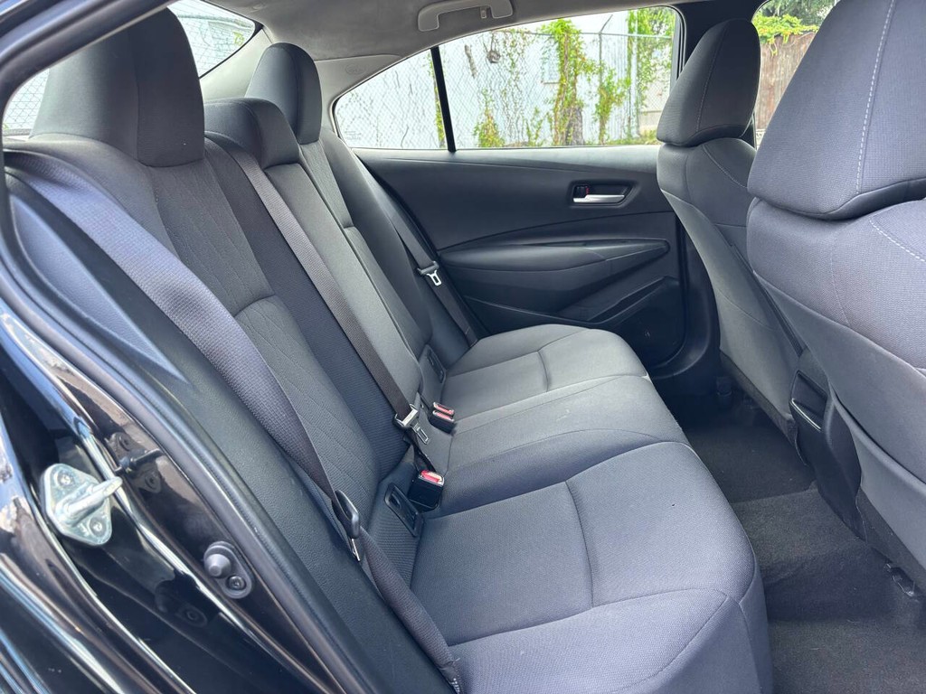 Toyota Corolla Vehicle Full-screen Gallery Image 16