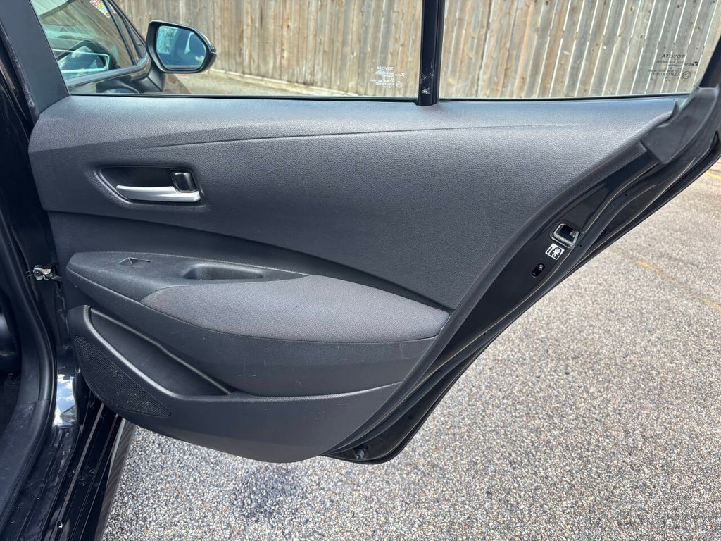 Toyota Corolla Vehicle Full-screen Gallery Image 17