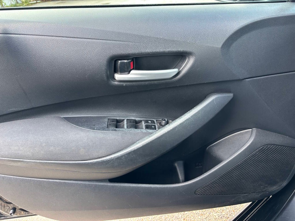 Toyota Corolla Vehicle Full-screen Gallery Image 27