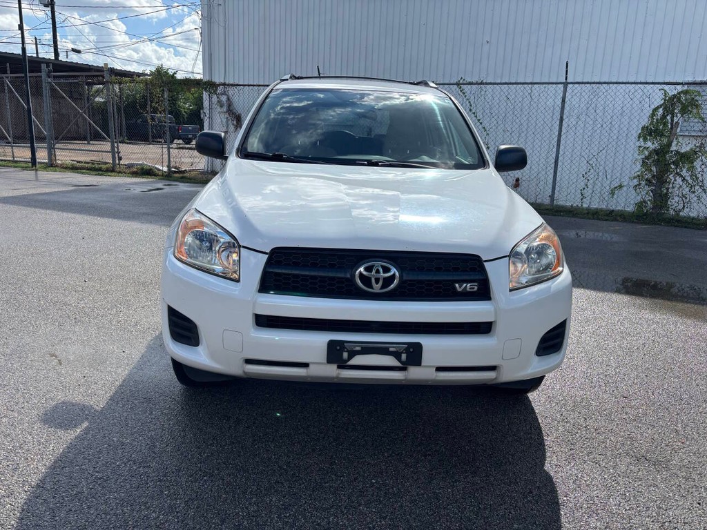 Toyota RAV4 Vehicle Full-screen Gallery Image 02