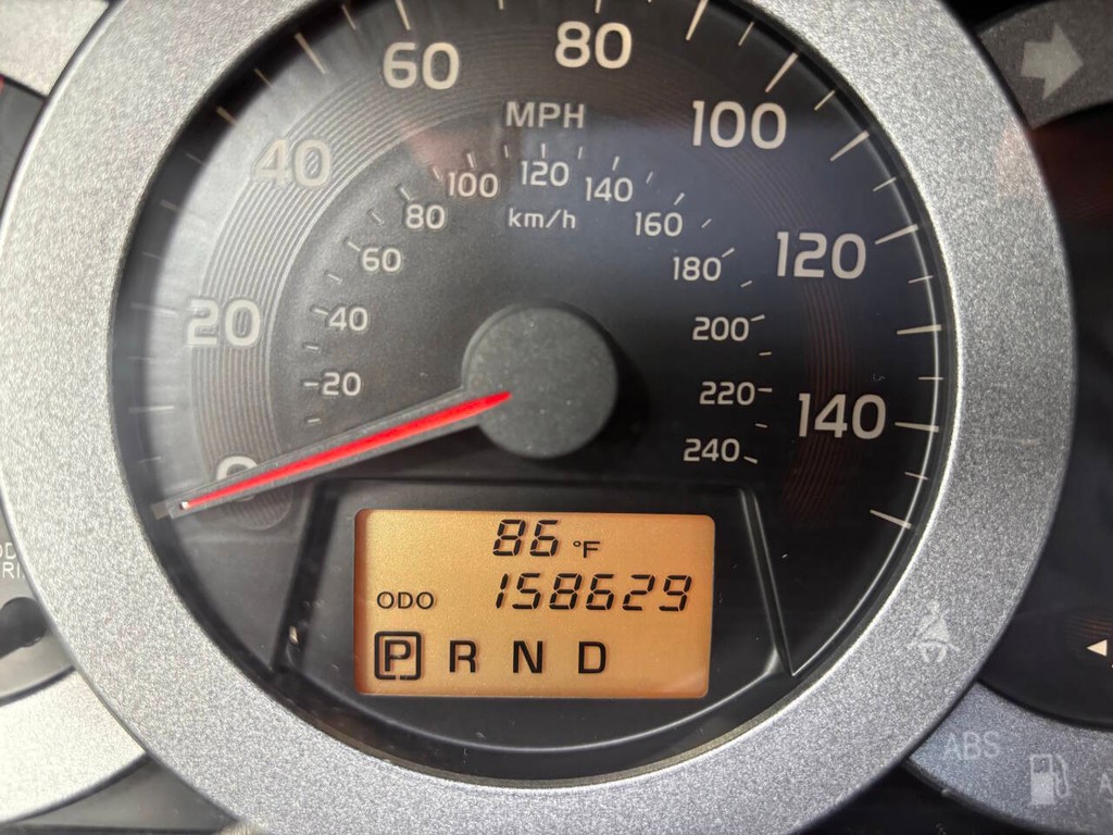 Toyota RAV4 Vehicle Full-screen Gallery Image 26