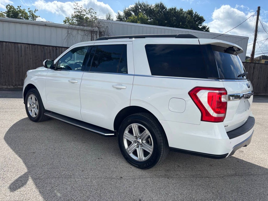 Ford Expedition Vehicle Full-screen Gallery Image 05