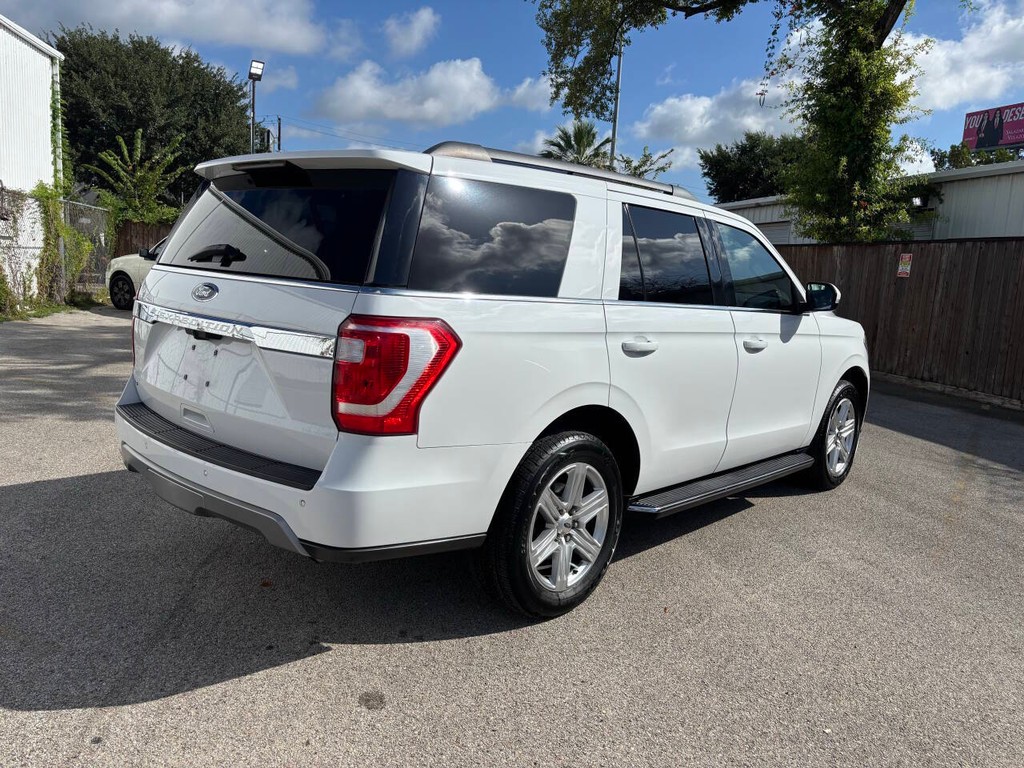 Ford Expedition Vehicle Full-screen Gallery Image 07