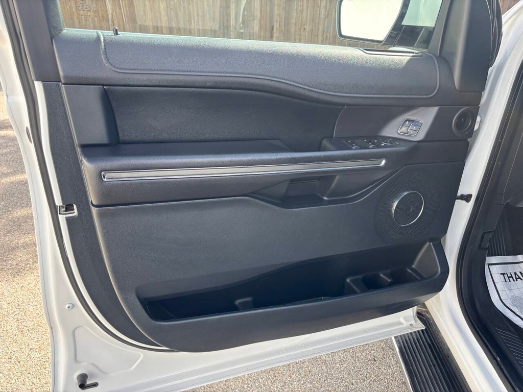 Ford Expedition Vehicle Full-screen Gallery Image 10