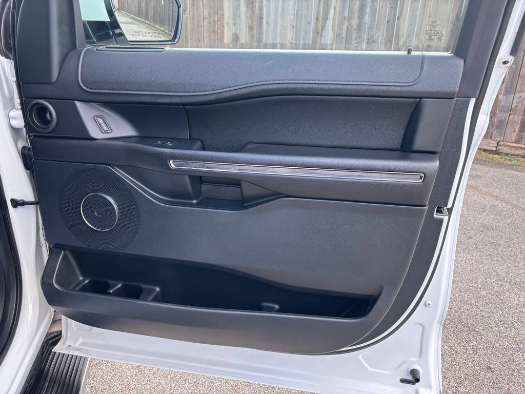 Ford Expedition Vehicle Full-screen Gallery Image 13