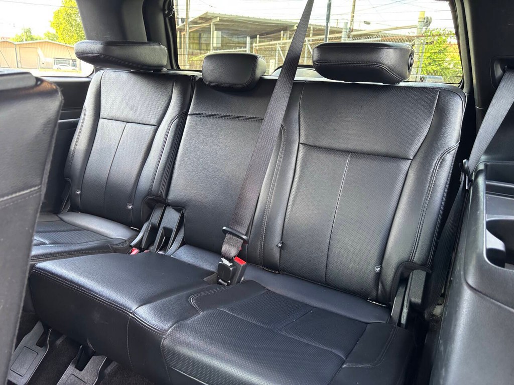 Ford Expedition Vehicle Full-screen Gallery Image 17