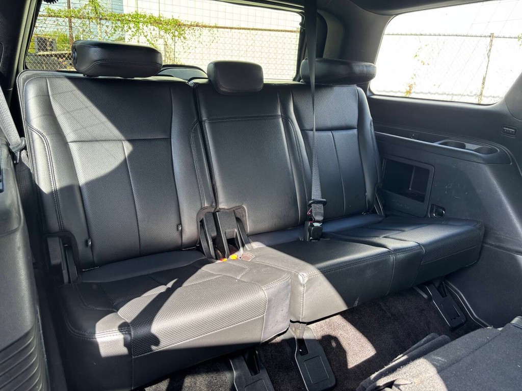 Ford Expedition Vehicle Full-screen Gallery Image 18