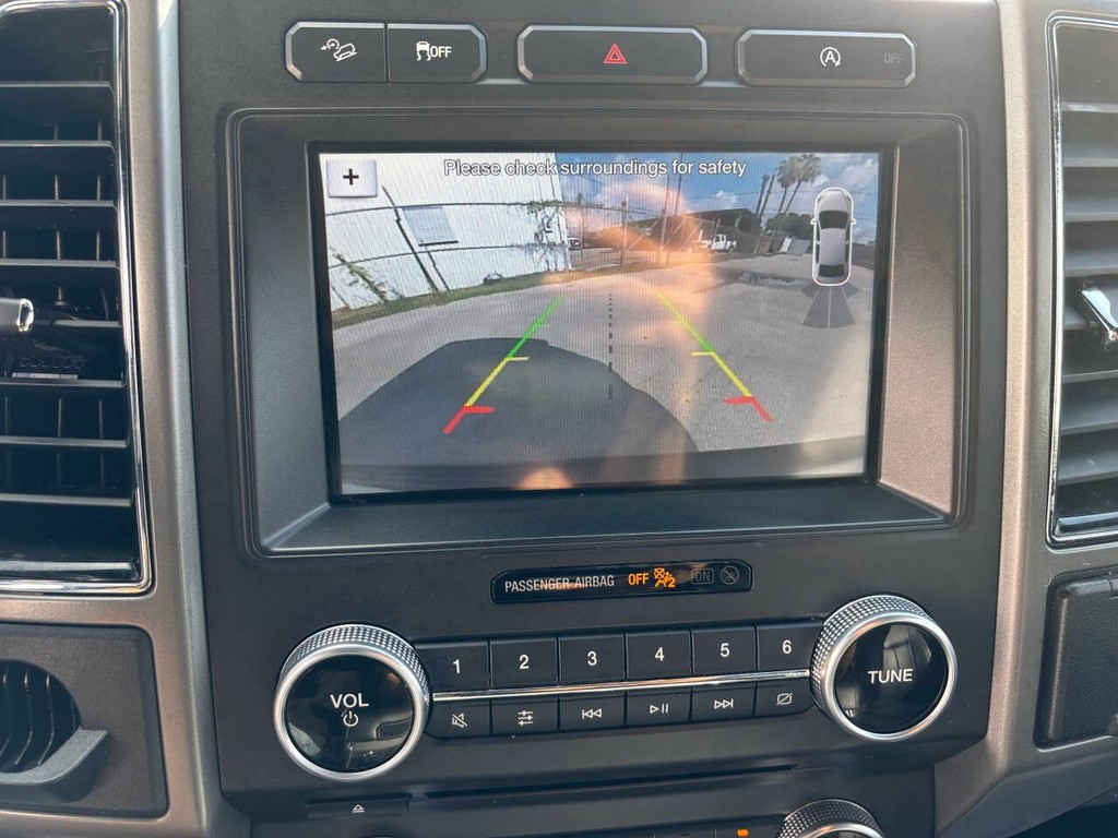 Ford Expedition Vehicle Full-screen Gallery Image 23