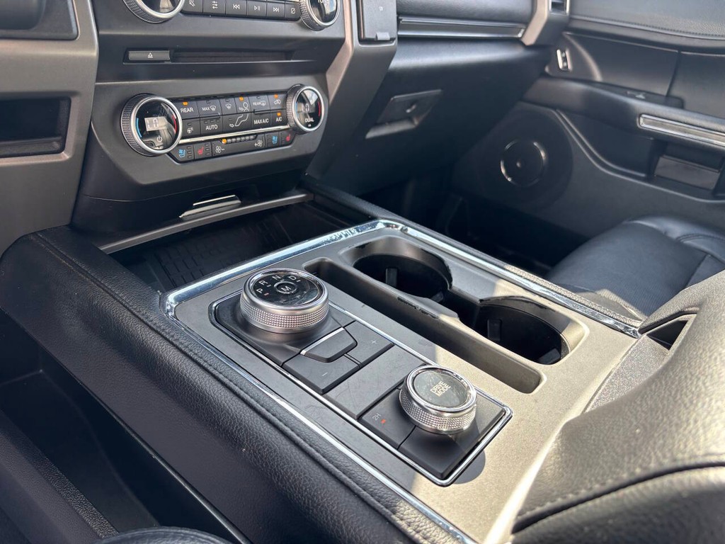 Ford Expedition Vehicle Full-screen Gallery Image 24