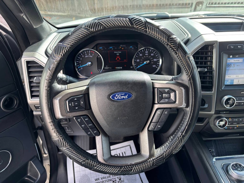 Ford Expedition Vehicle Full-screen Gallery Image 25