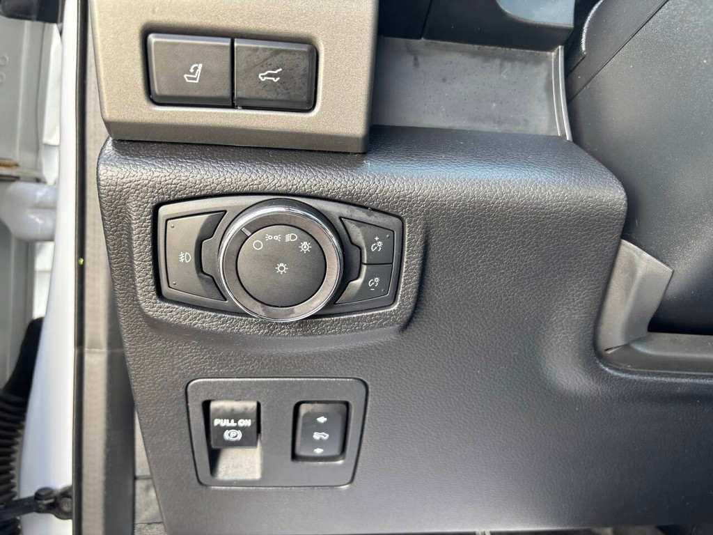 Ford Expedition Vehicle Full-screen Gallery Image 27