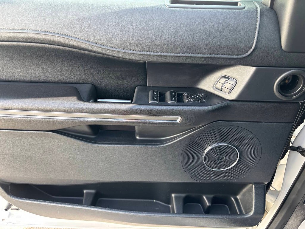 Ford Expedition Vehicle Full-screen Gallery Image 28