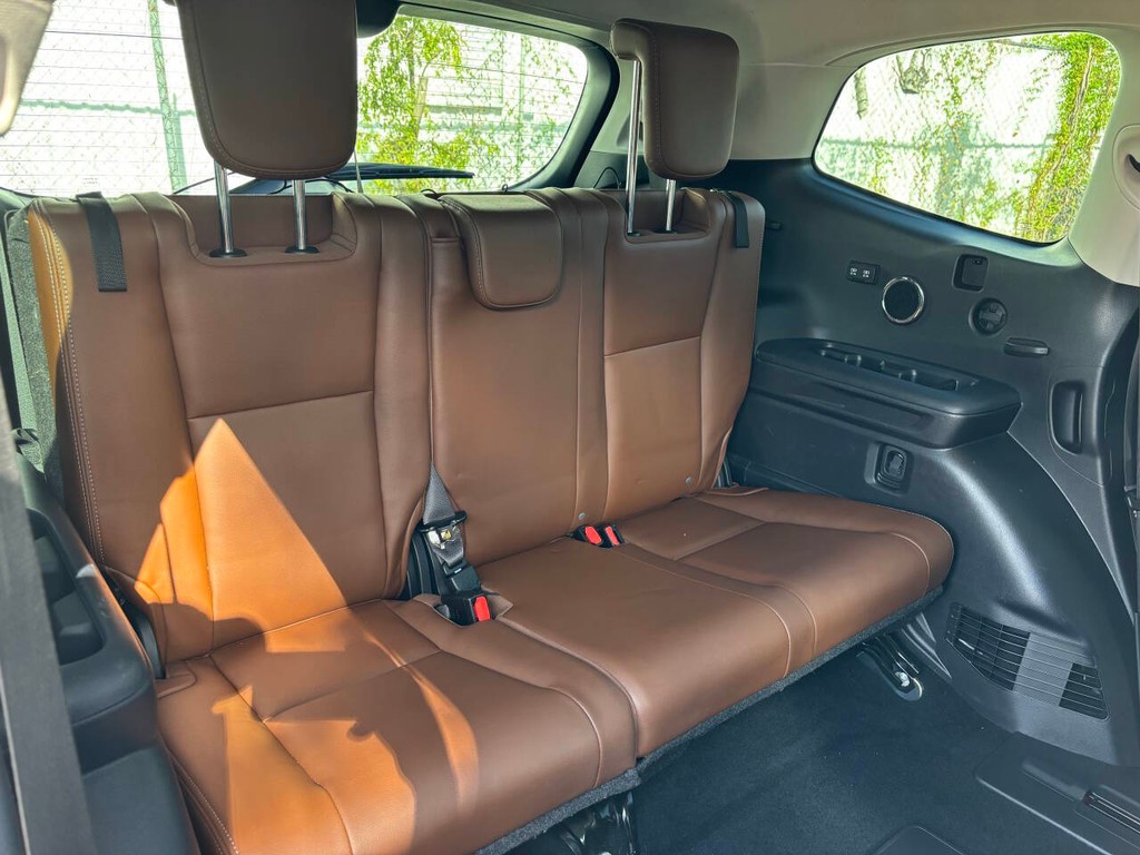 Subaru Ascent Vehicle Full-screen Gallery Image 19