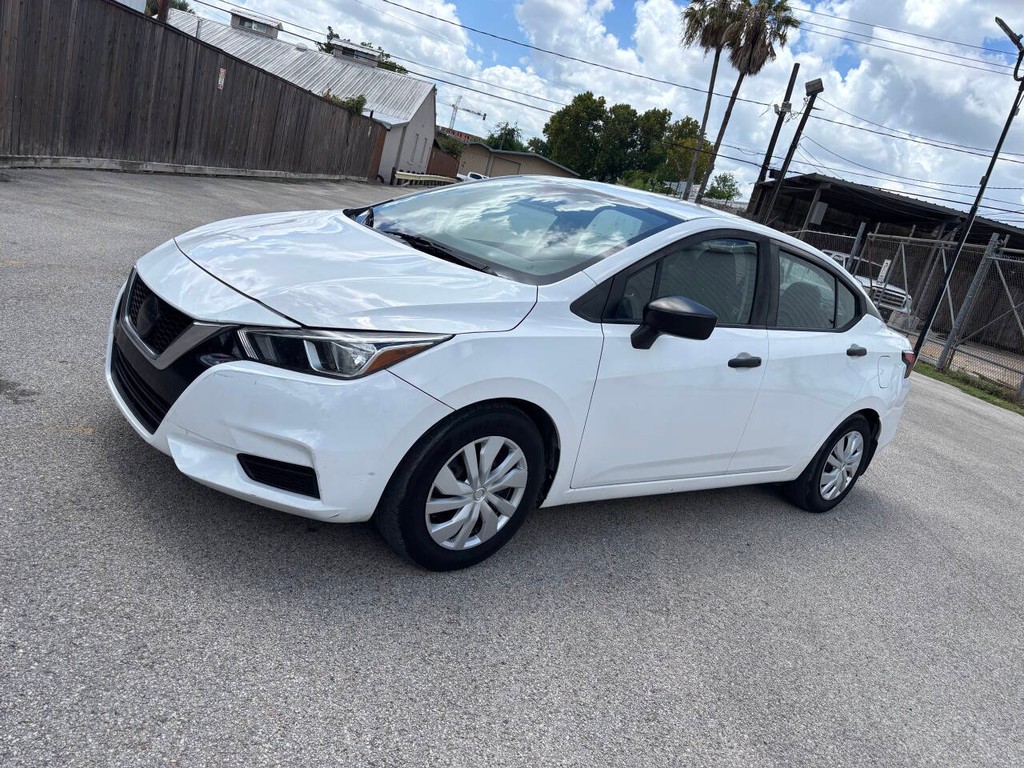 Nissan Versa Vehicle Full-screen Gallery Image 03