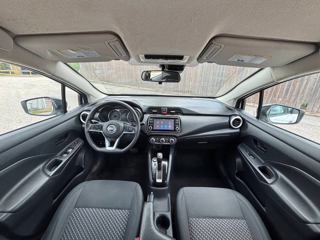 Nissan Versa Vehicle Full-screen Gallery Image 17