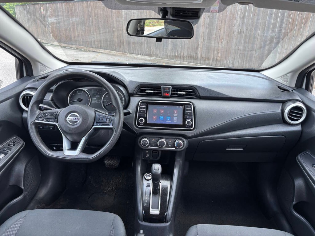 Nissan Versa Vehicle Full-screen Gallery Image 18