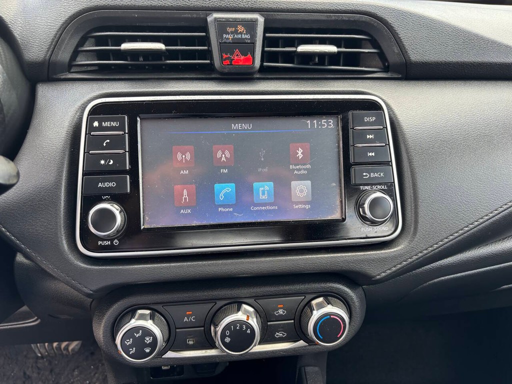 Nissan Versa Vehicle Full-screen Gallery Image 19