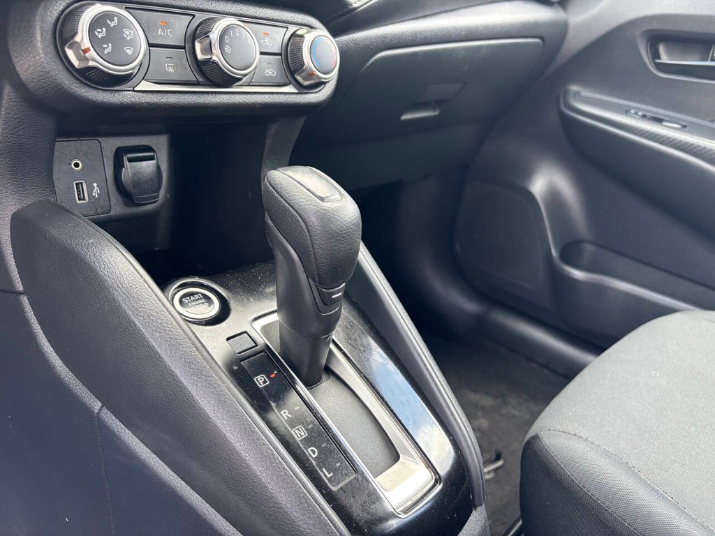 Nissan Versa Vehicle Full-screen Gallery Image 21
