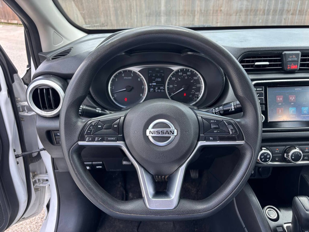 Nissan Versa Vehicle Full-screen Gallery Image 22