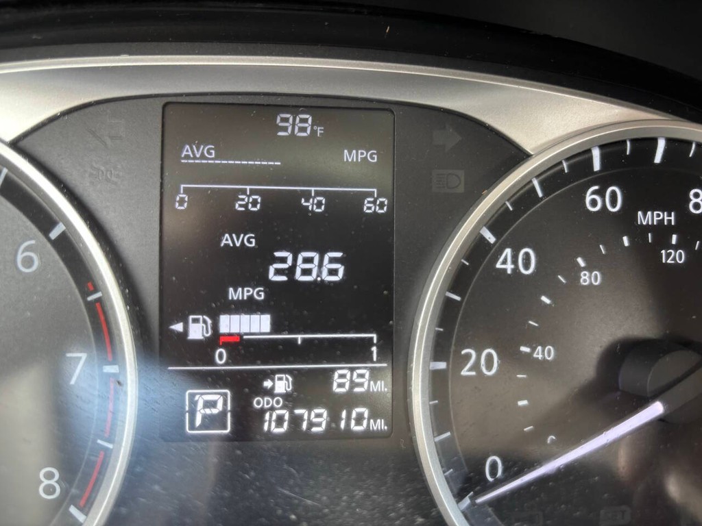 Nissan Versa Vehicle Full-screen Gallery Image 27
