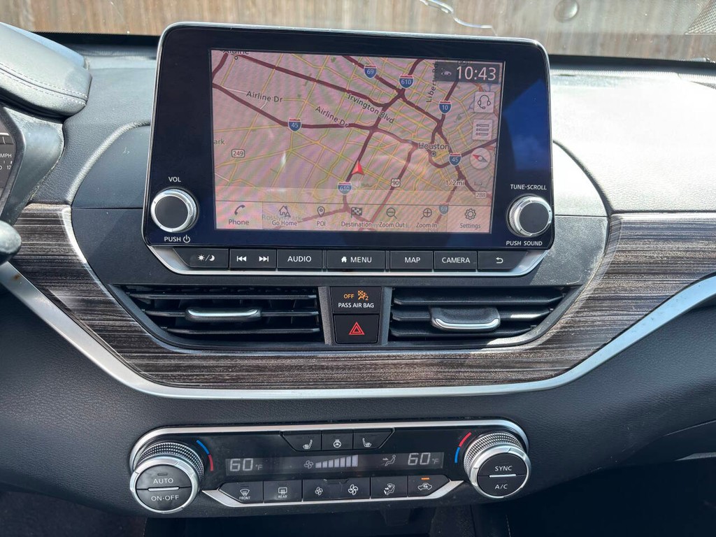 Nissan Altima Vehicle Full-screen Gallery Image 20